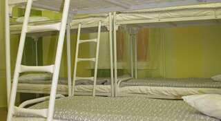 Хостел Houseton Rooms Москва Кровать в общем номере с 12 кроватями-2